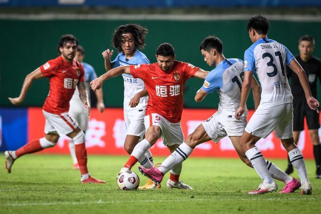 九游app-超长加时绝杀被吹 没大牌的广州德比还是内味儿