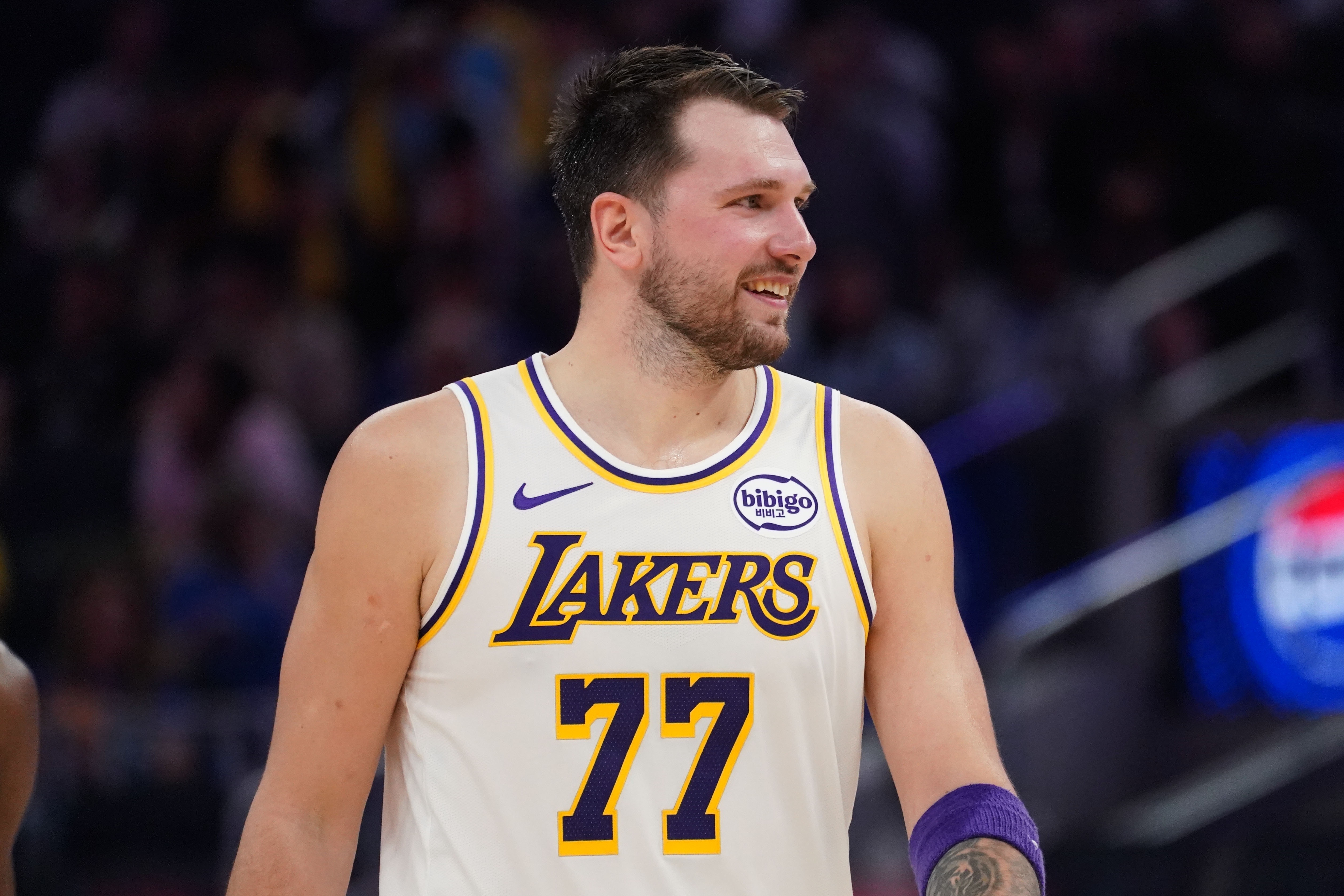 九游官网-稳是很稳！东契奇22中10得27分10板7助1帽 7失误&amp;抱怨太多是瑕疵