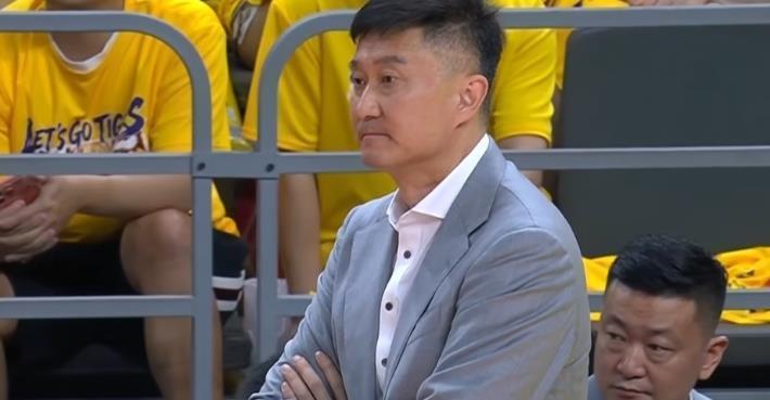 九游下载-广东队止步季后赛8强,单节被首钢队轰18-0,杜锋输得不冤